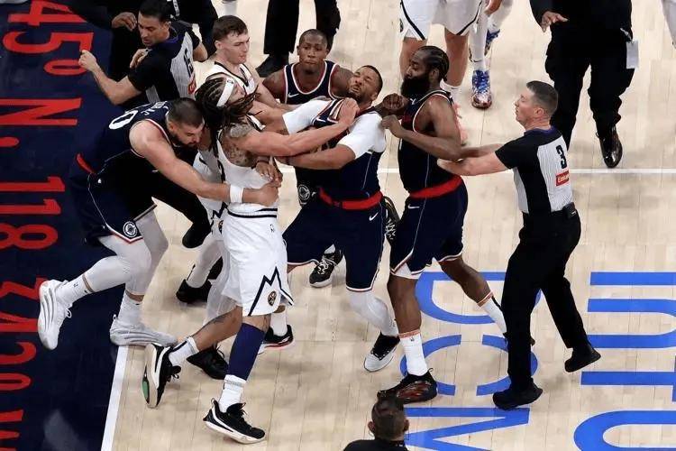 把乔治离开当机会的鲍威尔为什么会被洛杉矶快船交易