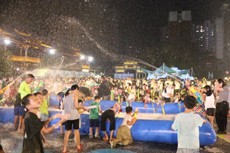 荔波：体育之夜活动点亮夏夜舞台