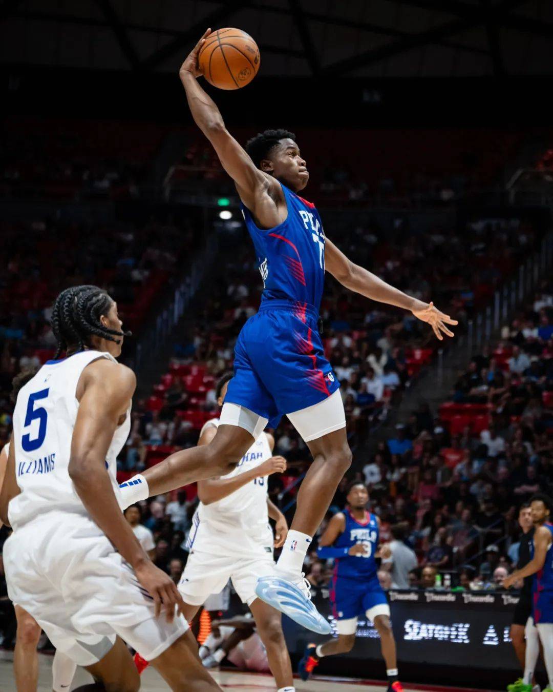 从一个23平方公里的小岛，走到NBA的舞台