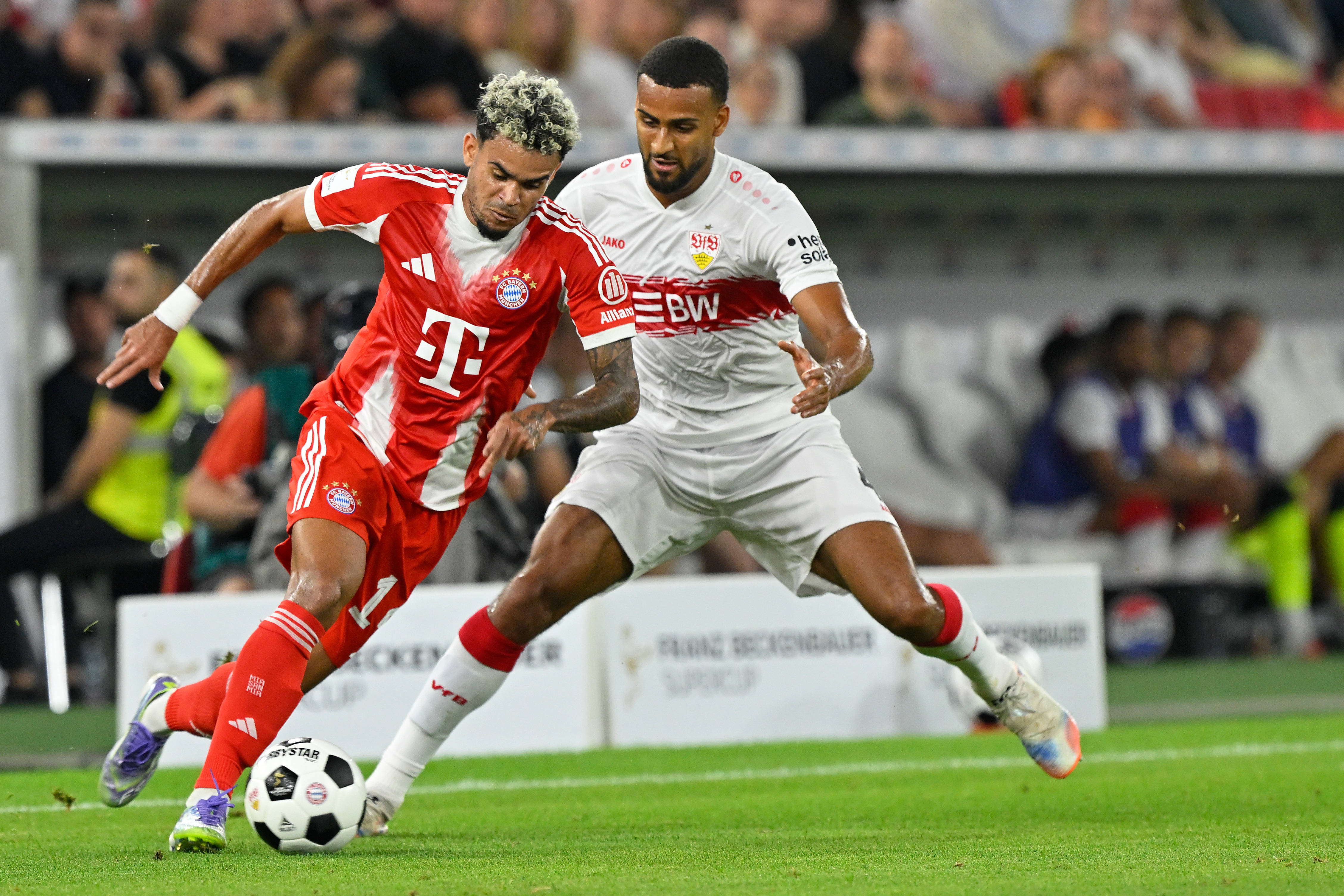 （体育）足球——弗朗茨·贝肯鲍尔超级杯：拜仁慕尼黑夺冠