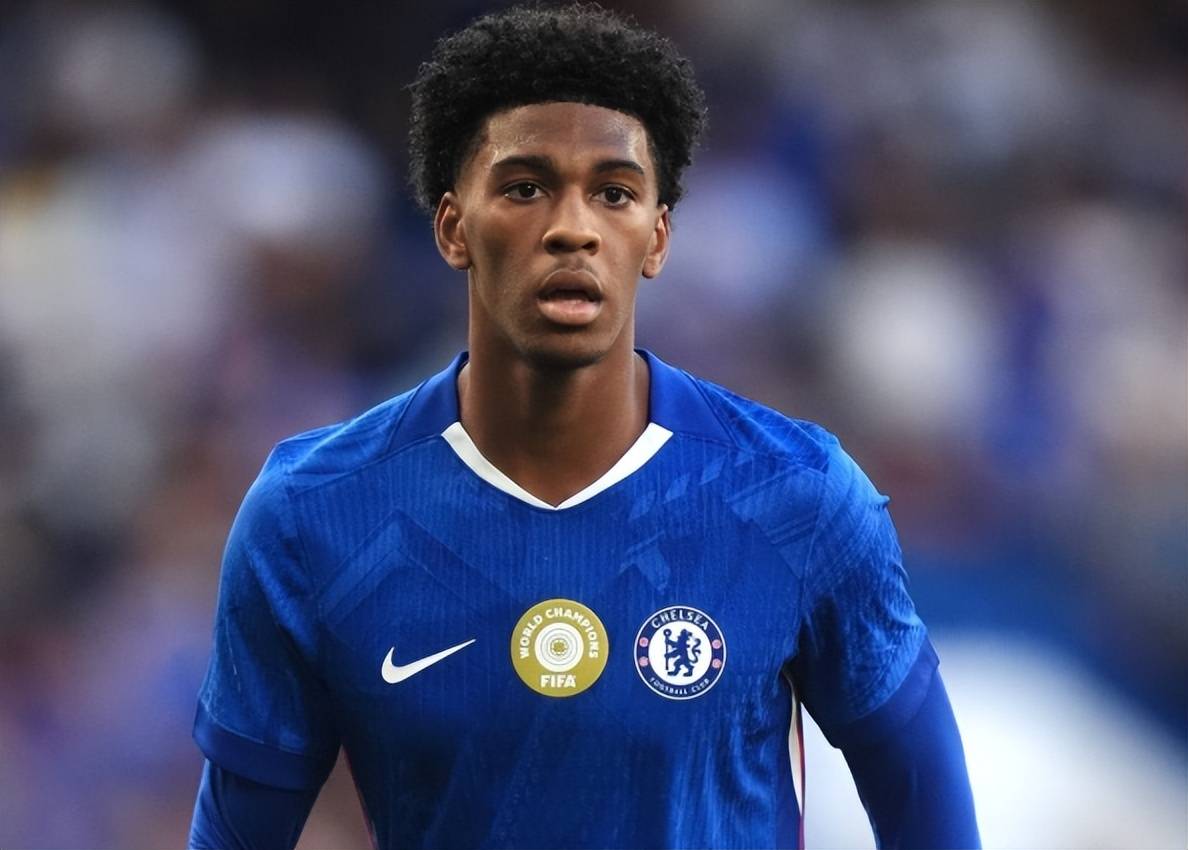 19岁英格兰新星成香饽饽，5家英超豪强争抢，上赛季还是切尔西多余人