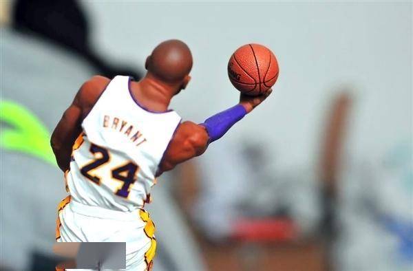 华纳筹备科比电影《第8顺位》讲述1996年选秀幕后