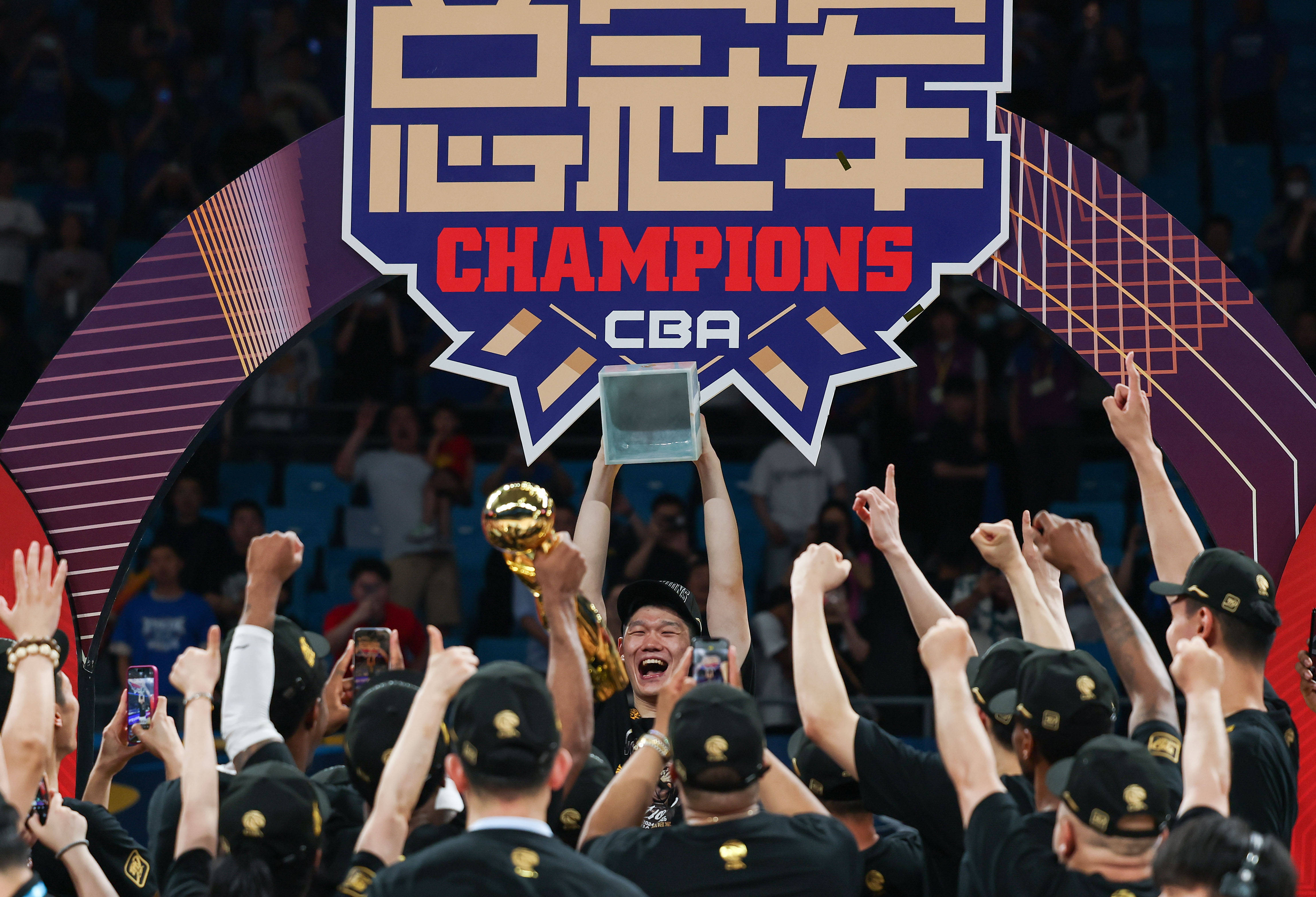 追光 | CBA多起重磅交易，传递什么信号？