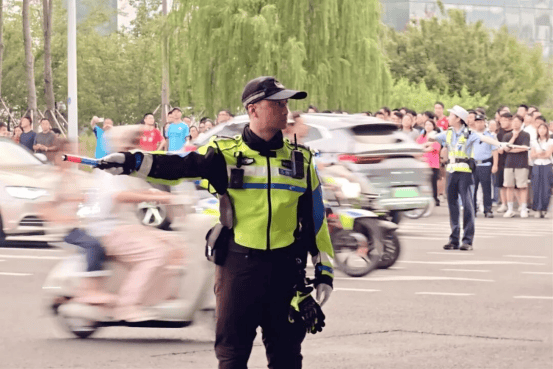 “苏超”拼尽全力 苏州公安共赴热爱