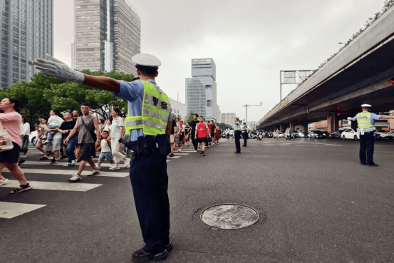 “苏超”拼尽全力 苏州公安共赴热爱