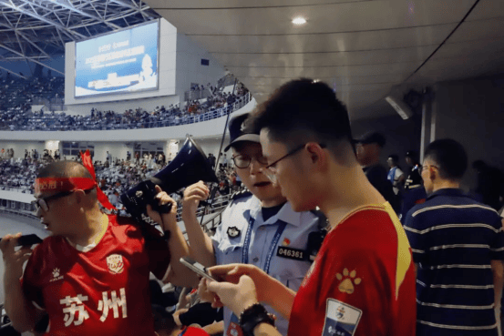 “苏超”拼尽全力 苏州公安共赴热爱