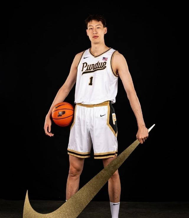 中国篮球新秀郇斯楠成型，“魔鬼肌肉人”NCAA生涯挑战