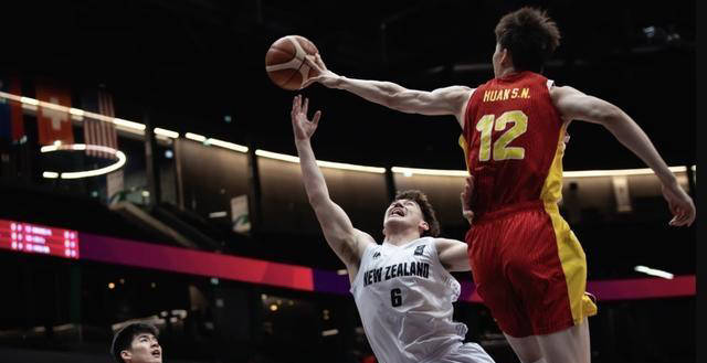 中国篮球新秀郇斯楠成型，“魔鬼肌肉人”NCAA生涯挑战