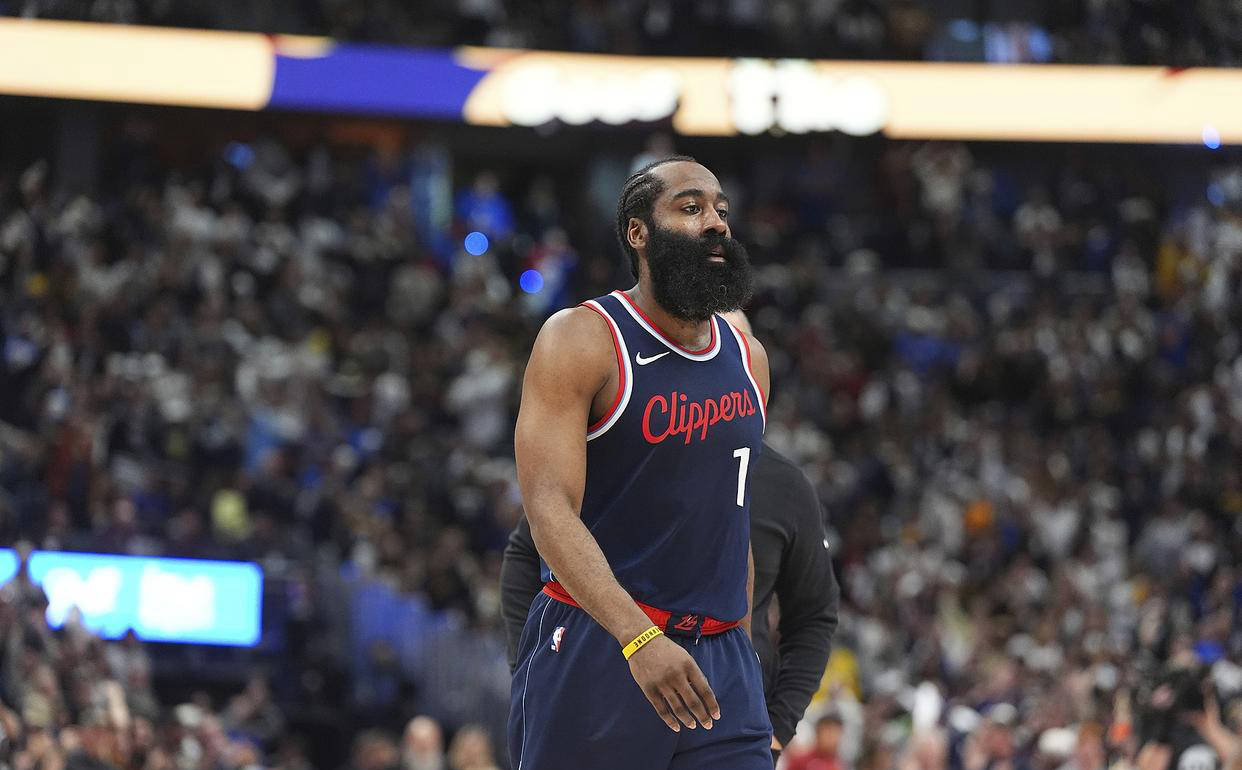 洛杉矶快船：哈登领袖气质彰显，新援甘愿牺牲，保罗或推迟退役计划