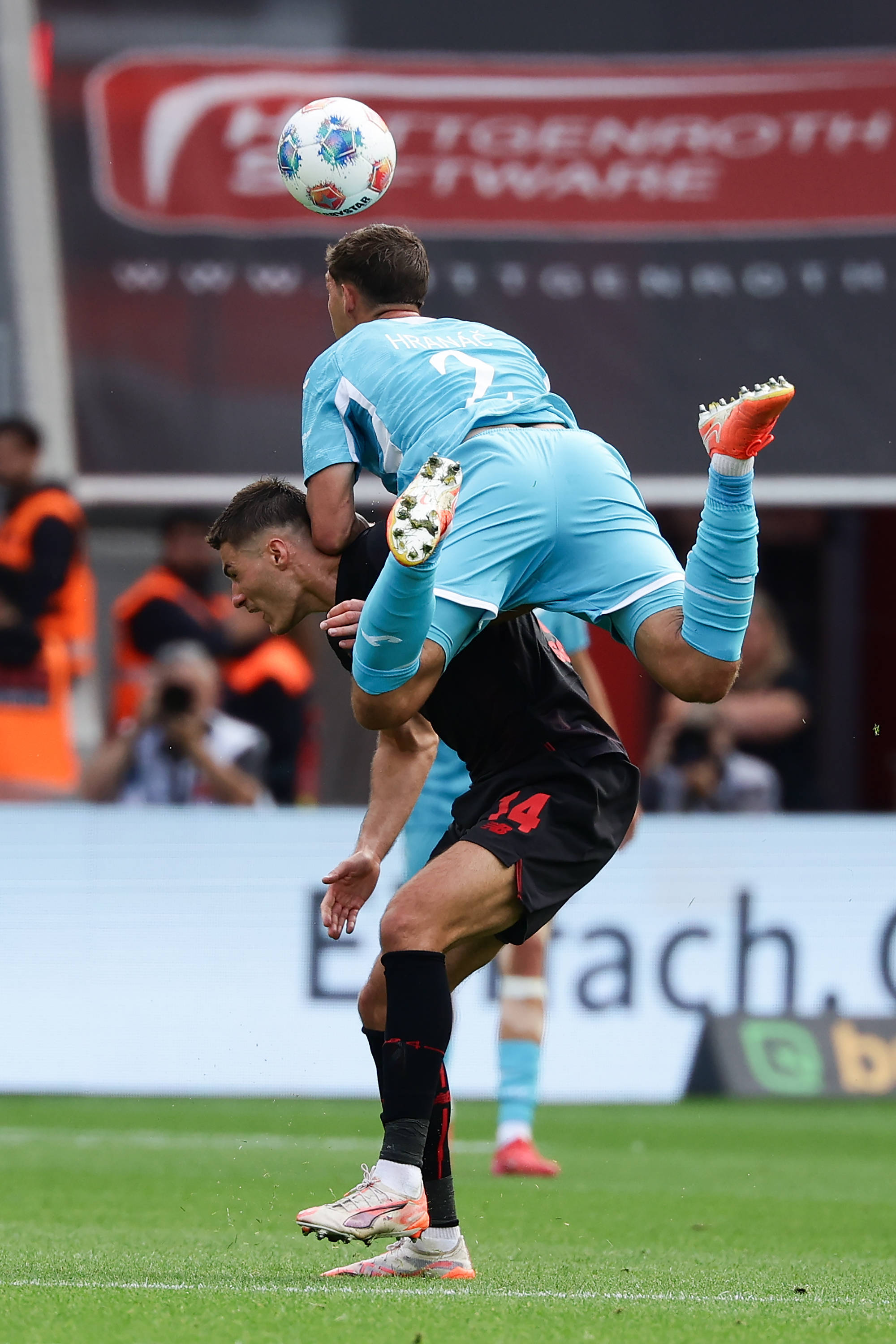 （体育）足球——德甲：勒沃库森不敌霍芬海姆