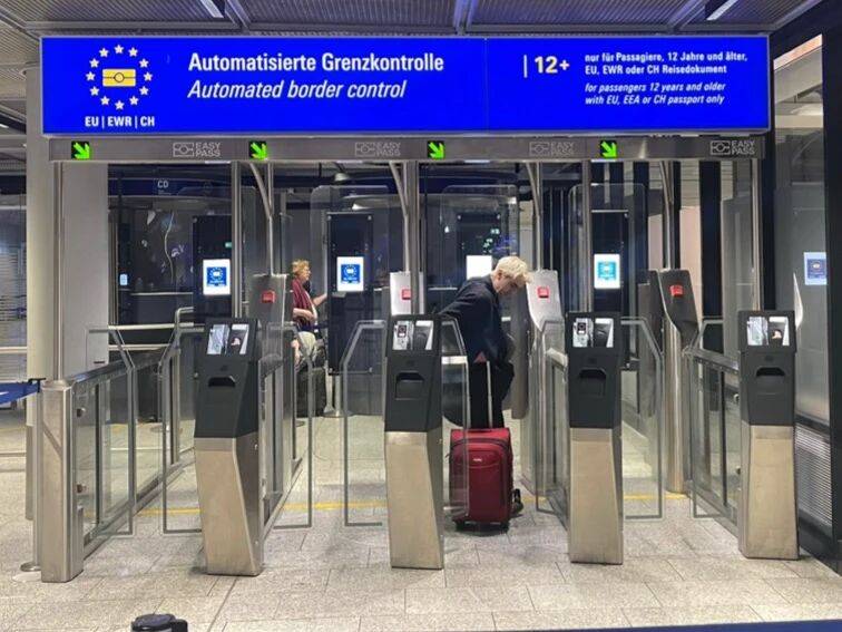 在法兰克福转机