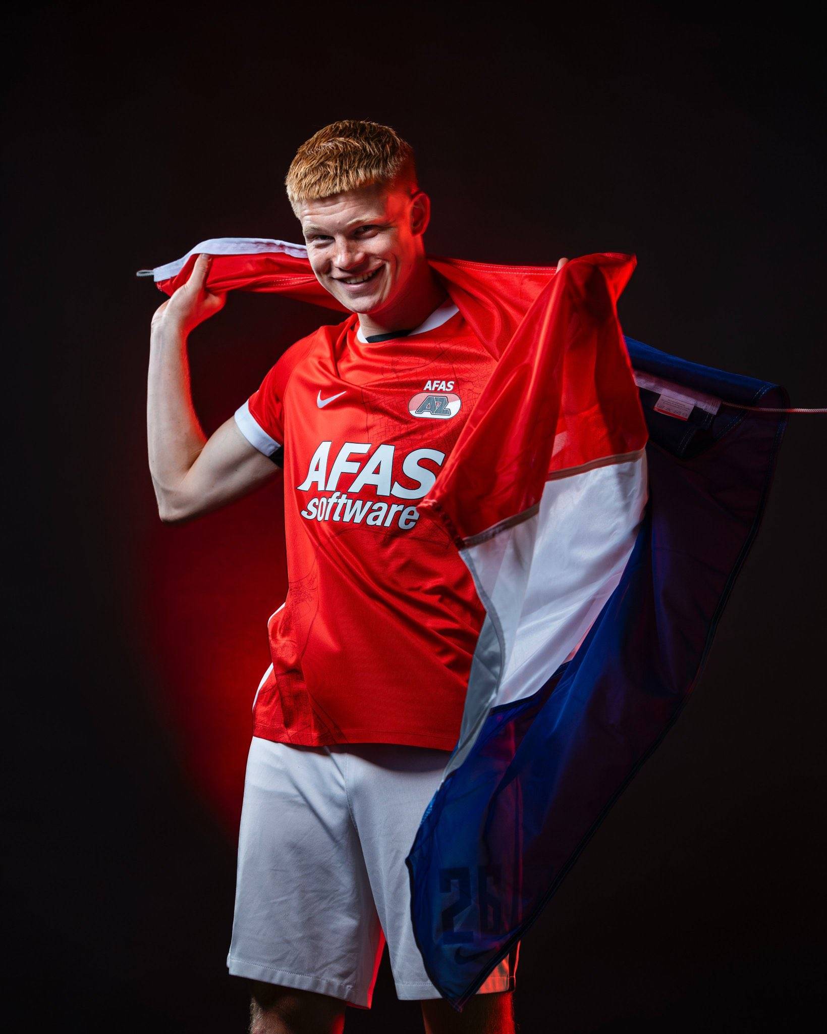 曼联巨头力荐2500万签荷兰佩德里，阿莫林更想要即战力！曝红魔欲买回小麦