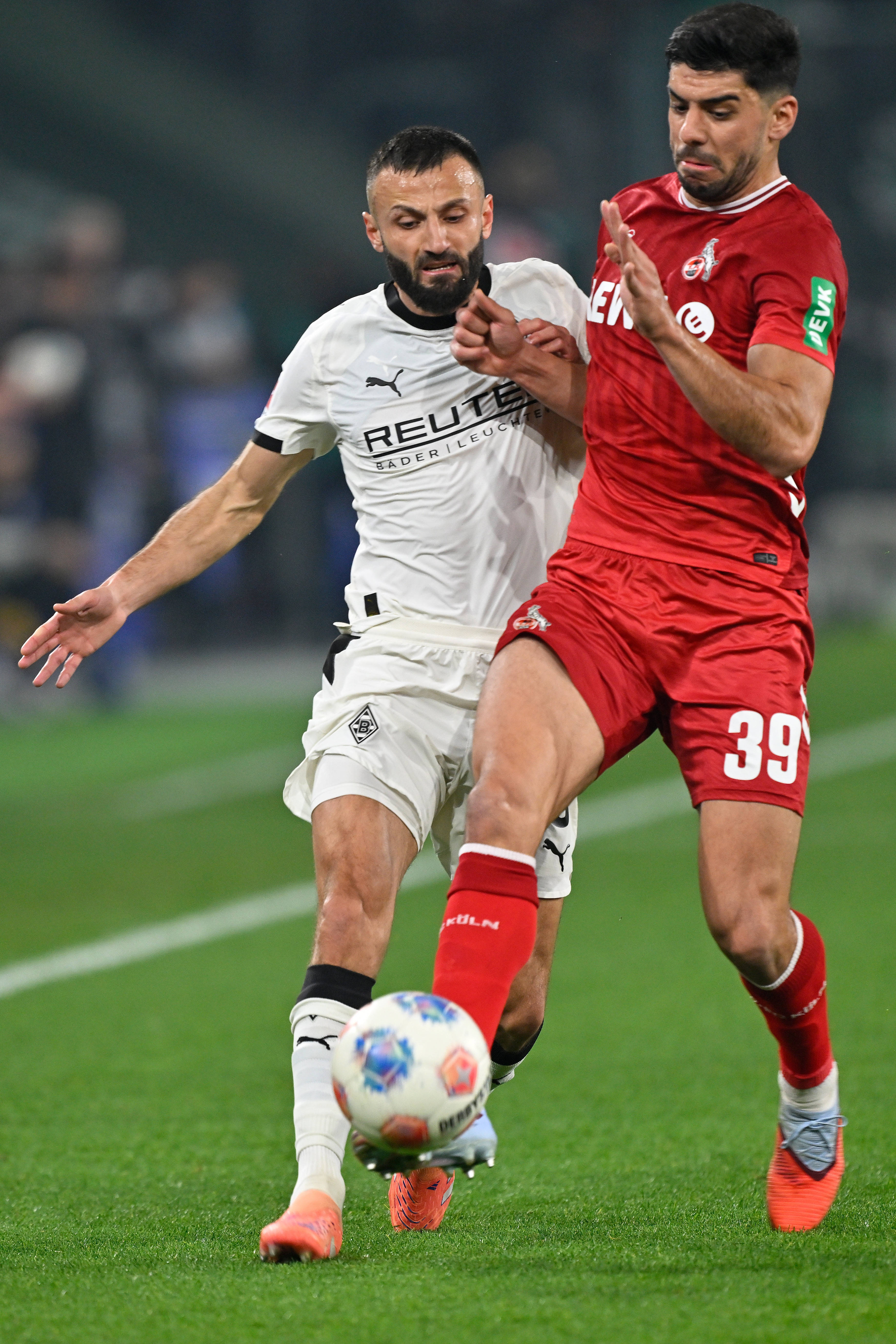 (体育)足球——德甲:门兴格拉德巴赫胜科隆