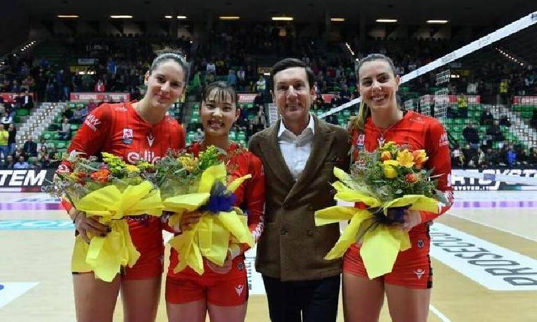 3-2险胜!科内利亚诺12连胜领跑意甲,朱婷归队备战世俱杯